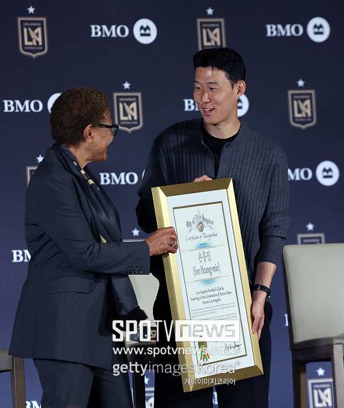 “손흥민 2400억 주고 데려오자고 했잖아” 매년 여름 SON 노래부르더니…영입 실패후 ‘나락’, 프랑스 레전드 '충격 경질'→아챔 2연패 ‘11위 추락’