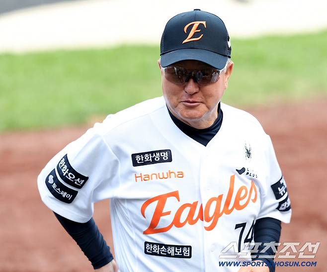 '2등'해도 욕 먹는다 → 김경문 감독 하소연..