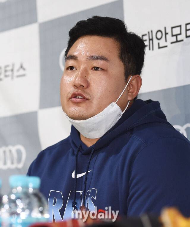 'KBO 복귀 희망' 최지만, 무릎 통증 재검→5급 판정→전시근로역으로 전역