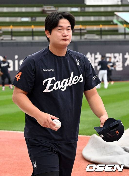 “졌다고 팬들 말씀이 너무 과격해” 김경문 작심 비판…‘9회 참사’ 김서현도 감쌌다 “한화 우승 마무리가 될 선수” [오!쎈 수원]
