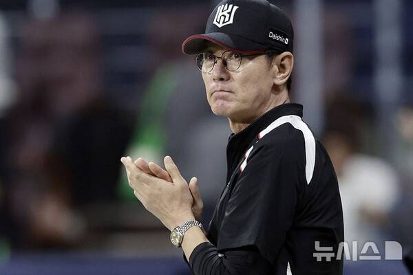 '안타-안타-홈런-볼넷-안타' 충격의 5실점 조기 강판, KT 역사 바꾼 '트레이드 복덩이'가 무너질 줄이야…한화가 KT의 마법 잠재우나