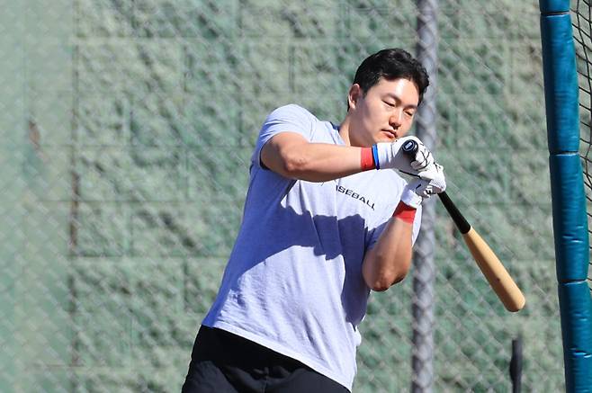 KBO 입단 노리는 최지만, 무릎 통증으로 입대 3개월 만에 전역...2027년부터 입단 가능