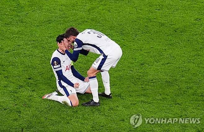 피해자 손흥민은 OUT…가해자는 '초대박 장기계약'→토트넘 이거 맞나요? 인종차별 MF 웃었다
