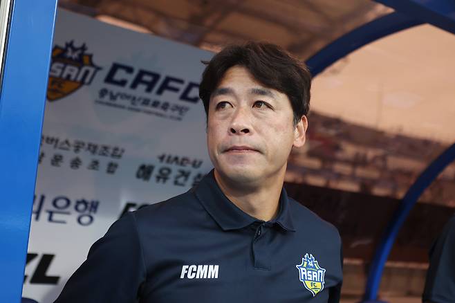 ‘충격’ 경기 전날 밤 급작스러운 ‘오피셜’ 공식발표 떴다…배성재 충남아산 감독, 부임 10개월 만에 동행 마무리