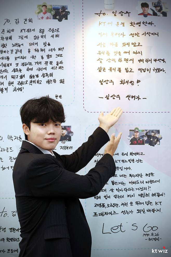 '불꽃야구' 스타가 계약금 8000만원에 KBO 입성…내년에 '4할 괴물' 선배와 공포의 내야진 만든다