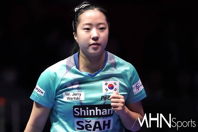 탁구 간판 신유빈, 한국 여자탁구 사상 최초 WTT 그랜드 스매시 단식 4강 진출 쾌거