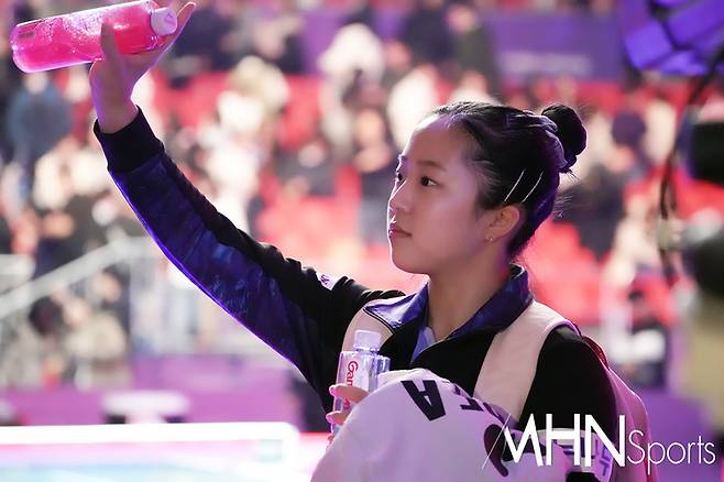 탁구 간판 신유빈, 한국 여자탁구 사상 최초 WTT 그랜드 스매시 단식 4강 진출 쾌거
