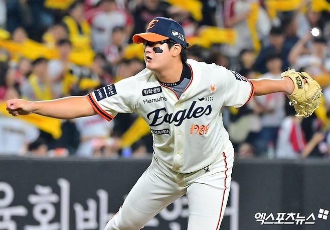 '김서현 흔들려도 또 믿음의 야구?'…78억 사이드암, PS 특급 불펜 변신 도전→'9회 대충격 악몽' 재현 막나