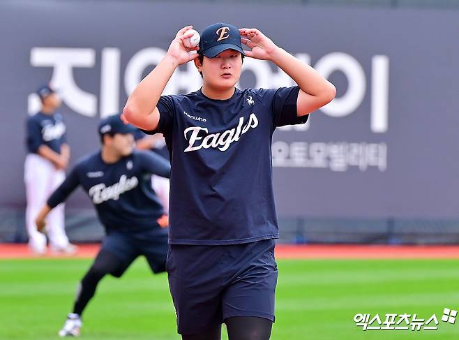 '김서현 흔들려도 또 믿음의 야구?'…78억 사이드암, PS 특급 불펜 변신 도전→'9회 대충격 악몽' 재현 막나