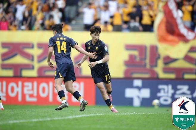 90분 동안 페널티킥만 무려 4회... ‘세징야 멀티골’ 대구, 광주 원정 극적인 3-2 승리 [MK광주]