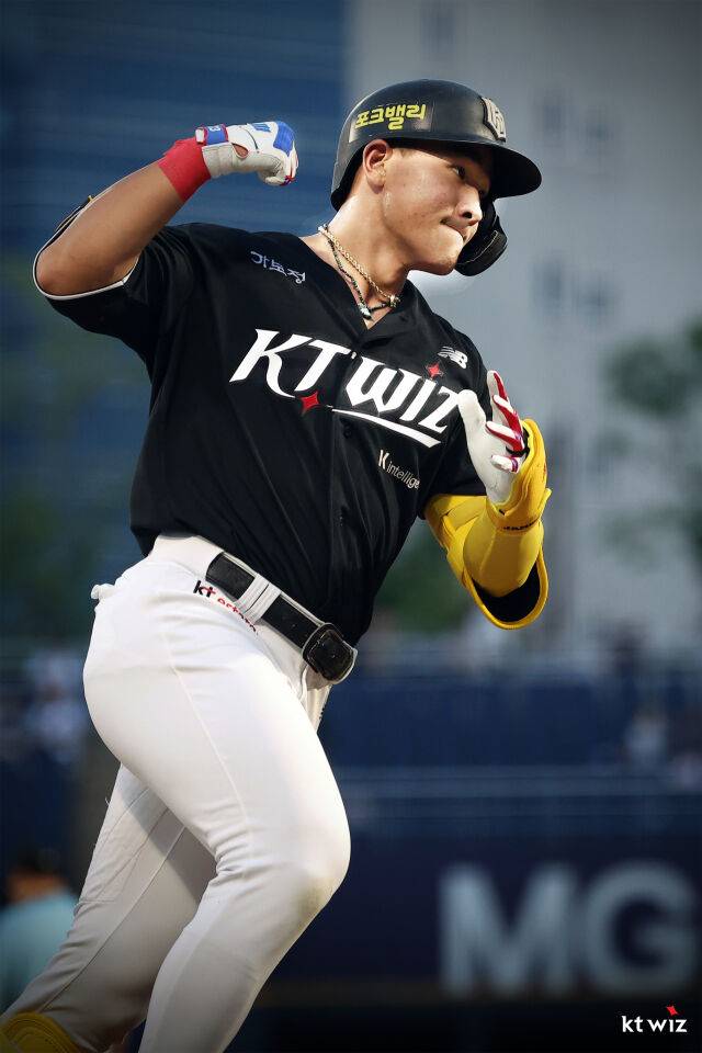 '3→1→4→2→5→6' 6년 만에 마법이 멈췄다…안현민·오원석 발굴했지만, 내야&포수진 노쇠화 숙제 또 못 풀었다