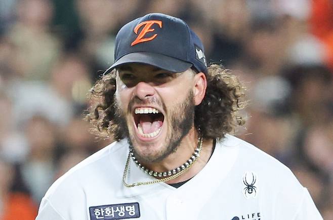 한화 폰세, 외국인 최초 투수 4관왕...삼성 디아즈는 역대 첫 50홈런-150타점 등 타격 3관왕