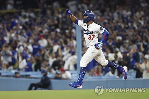 '오타니 걱정마' 다저스가 뒤집었다… 테오스카 에르난데스, 역전 3점포 폭발[NLDS]