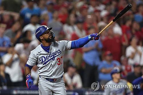 '오타니 PS 첫 선발승' LAD, PHI 꺾고 NLDS 1승 선점