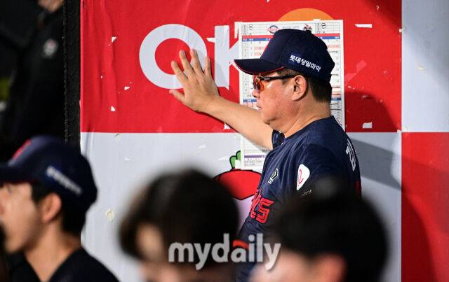 김경문은 FA 128억원 듀오를 받았는데…김태형은 2년간 선물다운 선물 못 받았다, 롯데 2026 초미의 관심사