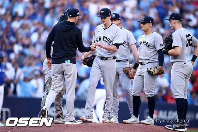 '5⅓이닝 노히터+KKKKKKKKKKK' 1승 신인이 19승 투수 꺾었다, 충격적 PS 데뷔…토론토 2연승, 양키스 벼랑 끝