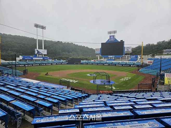 ‘새카만 하늘+흩뿌리는 비’ 삼성-NC 1차전, 우천 취소 or 서스펜디드시 어떻게 되나 [WC1]