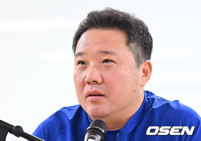 '그치지 않는 폭우' 관중은 입장했는데, 경기 개시 가능할까...와카 1차전 지연 개시 유력, '2시 40분 목표' [WC1]