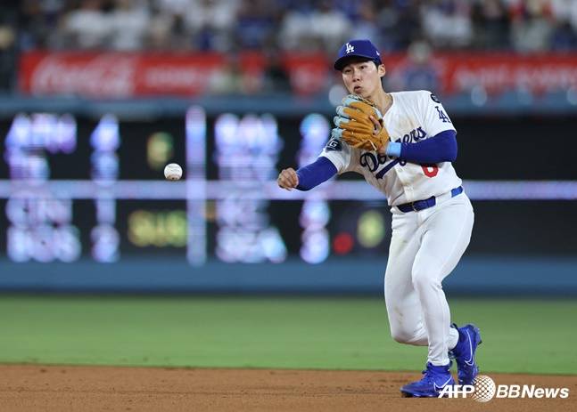 '벤치만 지켰는데 왜' LAD 로버츠의 믿음, 김혜성의 시간은 온다... 에드먼-먼시 변수 대비책