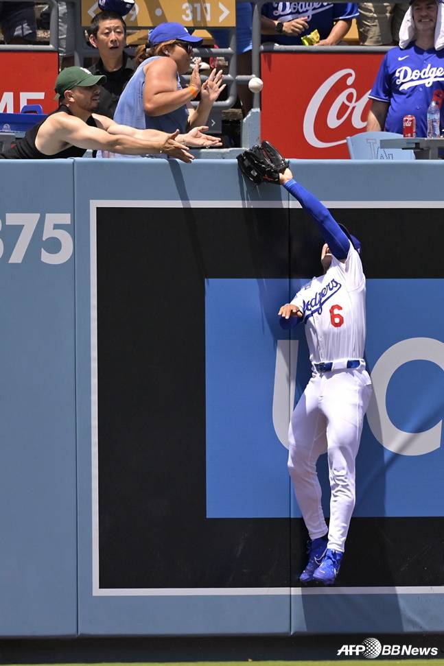 '벤치만 지켰는데 왜' LAD 로버츠의 믿음, 김혜성의 시간은 온다... 에드먼-먼시 변수 대비책