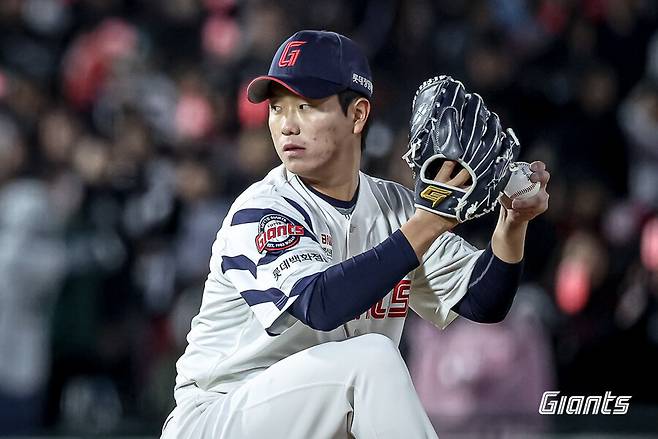 “재미있는 존재” 김성근 예언 그대로였나… 17년 만에 등장한 롯데 이 선수, 혹사 논란 잠재울까