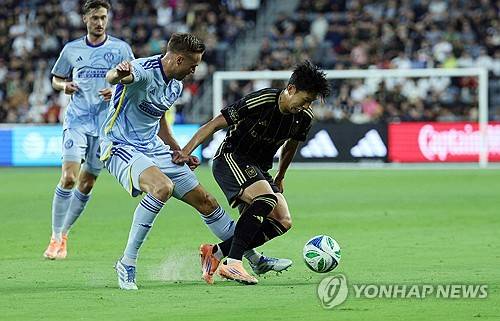 '가짜 9번' 손흥민 폭풍 드리블, 애틀랜타 허둥지둥 혼났다…환상 키패스 4회→LAFC 5연승 도왔다