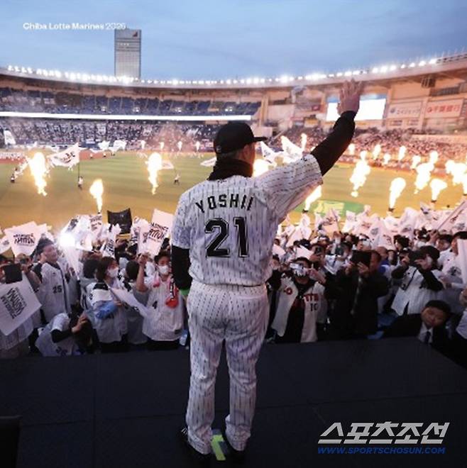 꼴찌팀의 정규시즌 최종전에 '2만9467명' 만원 관중, 사퇴 발표 요시이 롯데 감독은 눈물[민창기의 일본야구]
