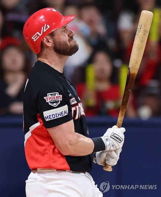 KIA가 35홈런 위즈덤을 버린다고? 40홈런 친 샌더스도 내쳤는데...공통점은 낮은 타율