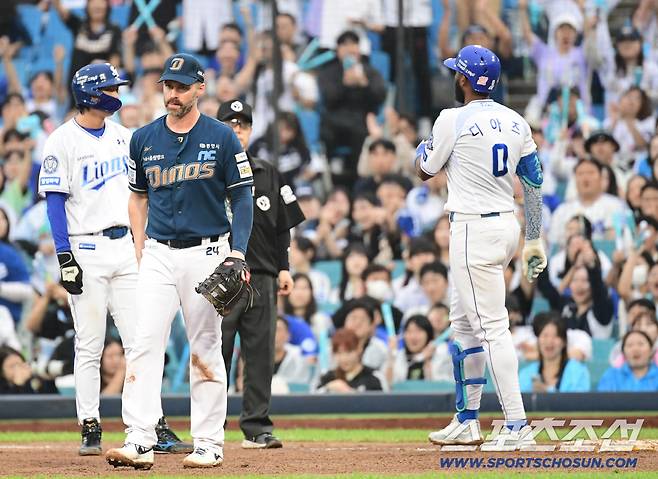 홈런왕의 레벨이 달랐던 수비...디아즈는 왜 뛰지 않았고, 데이비슨은 왜 2루에 먼저 던졌을까 [WC1 현장]