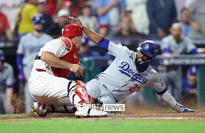 '931억 외야수' 또 산책주루 논란…어쩔 수 없다 몸으로 보여줘야지, 베테랑 허슬에 정신차렸다