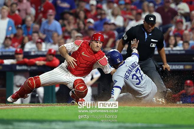 '931억 외야수' 또 산책주루 논란…어쩔 수 없다 몸으로 보여줘야지, 베테랑 허슬에 정신차렸다
