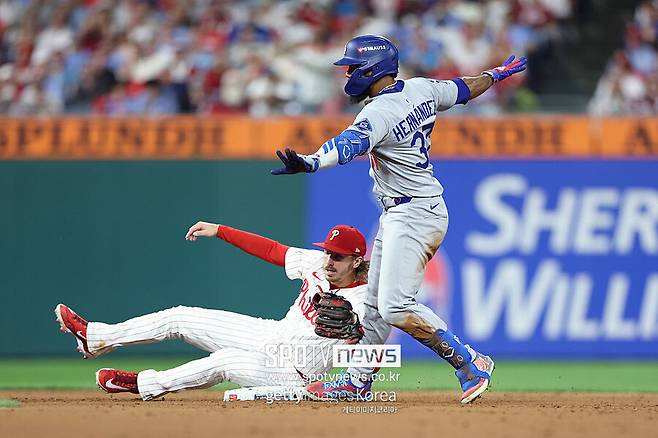 '931억 외야수' 또 산책주루 논란…어쩔 수 없다 몸으로 보여줘야지, 베테랑 허슬에 정신차렸다