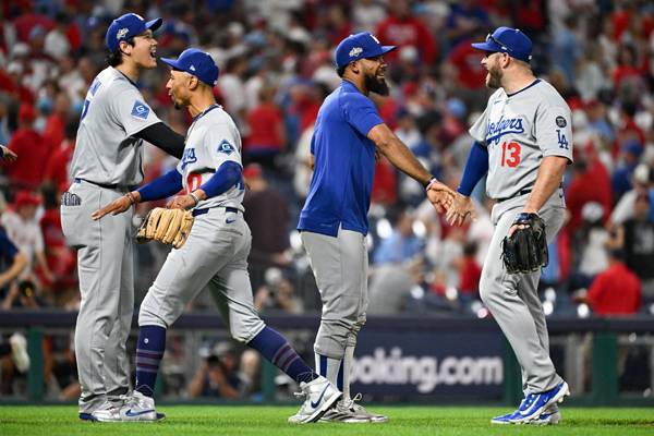 “모든 것을 바꿨다” 다저스를 역전패 위기에서 구한 번트 수비 하나 [MK현장]