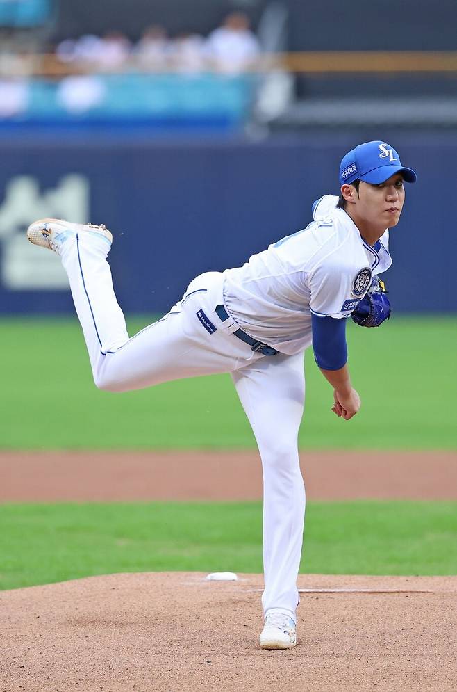 경기 시작 5분 남기고 방수포 설치…라팍 장대비 비극, WC 2차전 지연 개시