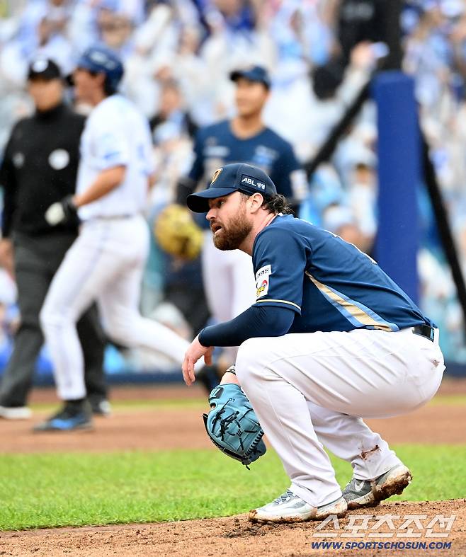 NC 가을 신화, 이대로 끝날 위기...선발 로건, 충격의 1회 2연속 밀어내기 실점 [WC2 현장]