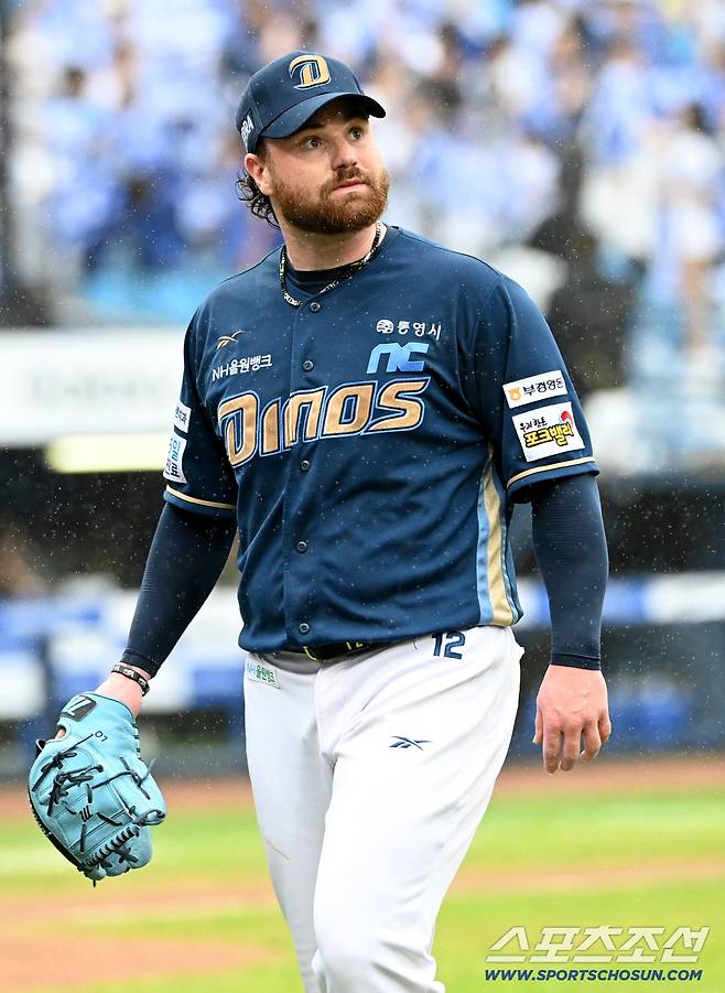 NC 가을 신화, 이대로 끝날 위기...선발 로건, 충격의 1회 2연속 밀어내기 실점 [WC2 현장]