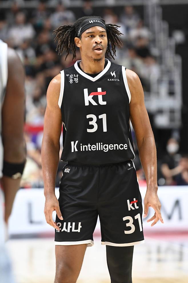 [BK 리뷰] '지난 대패는 잊어라' 다시 달리는 KT, 연장 혈투 끝 2승 수확