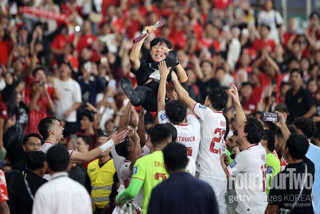 ‘신태용 경질’ 후회하나…’클라위버르트, 감독 우승 트로피 없다’→인니 현지 매체의 지적