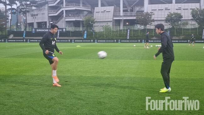 [442.live] “아 5년만 젊었어도...” 손흥민, ‘1992년 절친’ 이재성과 티격태격 ‘케미’