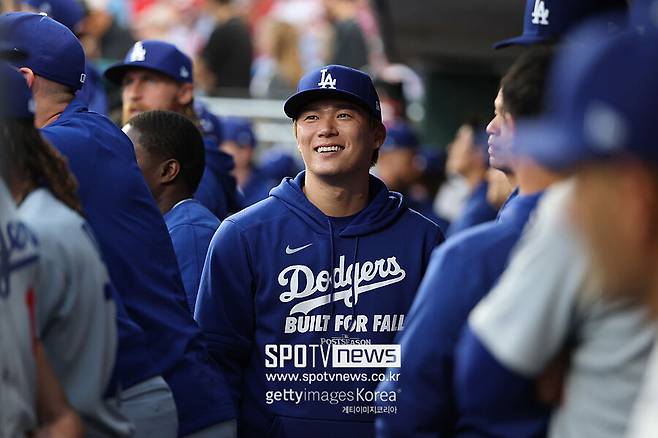 오타니와 다저스 넘으면 뭐하나, PS서는 달러로 만든 허수아비… 업셋에 야마모토라니 ‘절망’