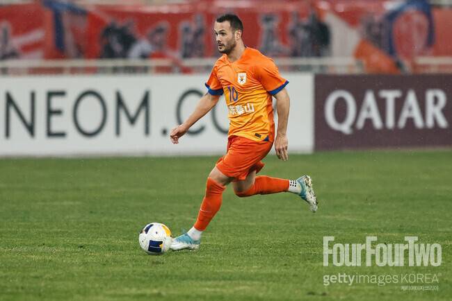 한국 떠나고 중국 향하더니, 완전히 푹 빠졌다…’연봉 삭감 의향도 있어’→’35경기 26골 5도움’ 바코의 거취는?