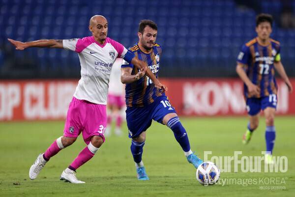 한국 떠나고 중국 향하더니, 완전히 푹 빠졌다…’연봉 삭감 의향도 있어’→’35경기 26골 5도움’ 바코의 거취는?