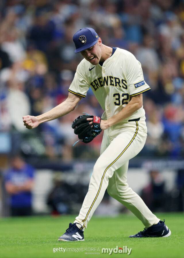 '미쳤다' 168km 실화인가, 이래서 괴물 신인이라 불렸구나…동료들 놀랐다