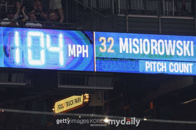 '미쳤다' 168km 실화인가, 이래서 괴물 신인이라 불렸구나…동료들 놀랐다