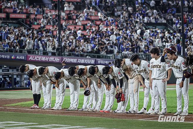 김태형 명장 자존심에 금이 갔다… 부임 2년인데 순위가 그대로라니, 마지막 해는 웃을 수 있나