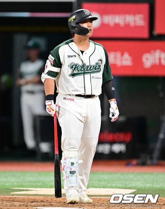 ‘100억 FA 평가’ 천재타자, 무성한 이적설에도 잔류 택하나…의미심장한 글 올렸다 “저희팀 팬이 최고의 팬”