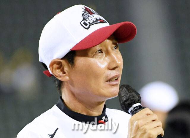 염경엽, 이범호·김태형·이강철 추월 확정? LG 재계약 발표 언제 하나…감독 몸값 빅3, 전원 5강 실패 ‘굴욕’