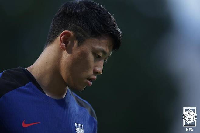 '대표팀 충격 제외' 황희찬, 골 넣고 달라져 돌아왔는데…훈련 중 종아리 부상 조짐 → 얼굴 감싸쥐고 심각한 표정까지
