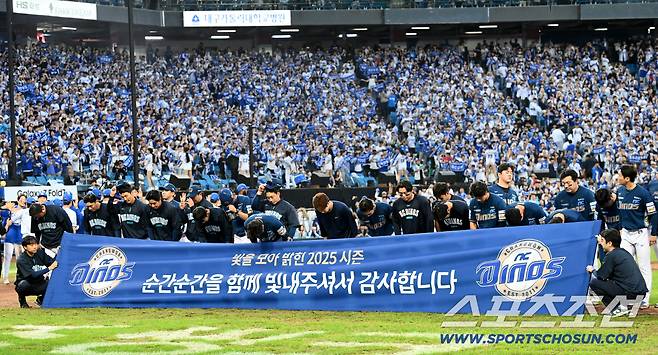 뼈 부러진채 홈런, 못 뛸까 병원을 안 가는 베테랑, 울어버린 감독...무슨 패자가 이렇게 아름답냐