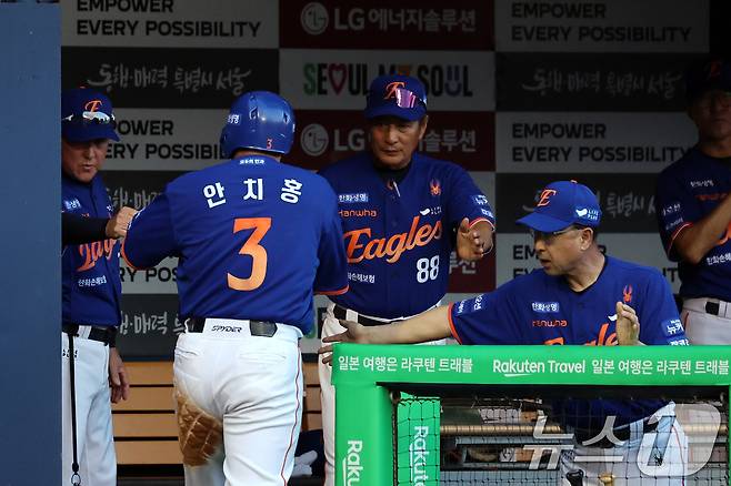 실망 안긴 한화 '200억' FA 트리오, 가을 야구에서는 다를까